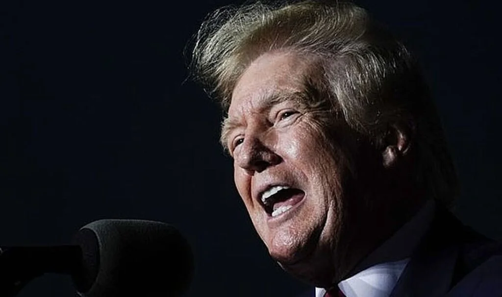 Eski ABD Başkanı Trump'ın Florida'daki evine FBI baskını!