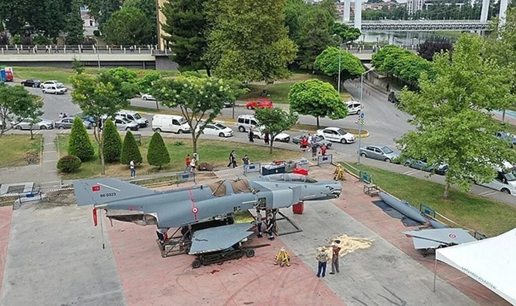F4 savaş uçağı karadan yürütülecek