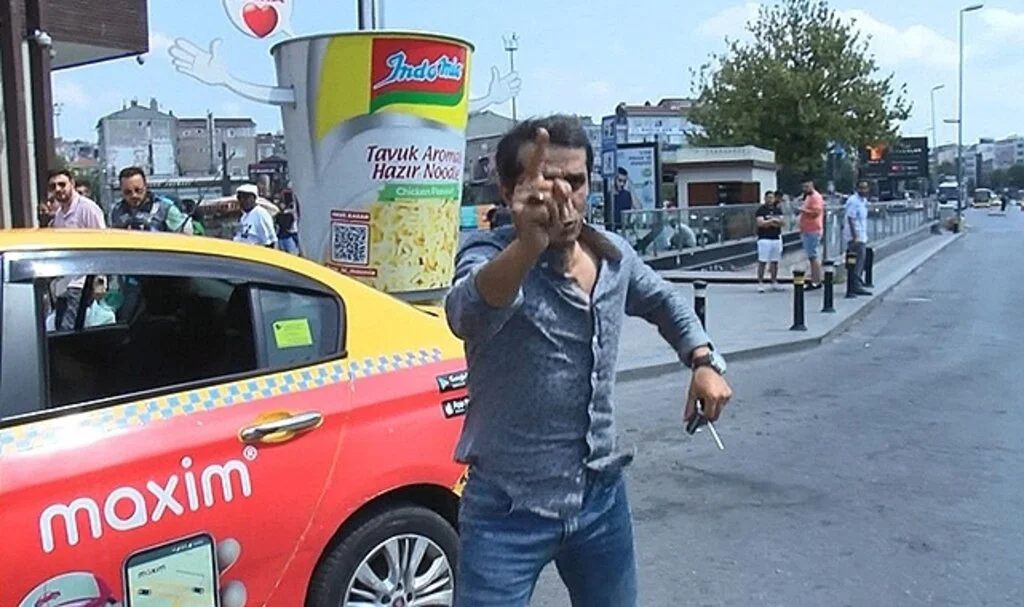 Fatih'te turist yolcudan 450 lira isteyen taksici yakalandı