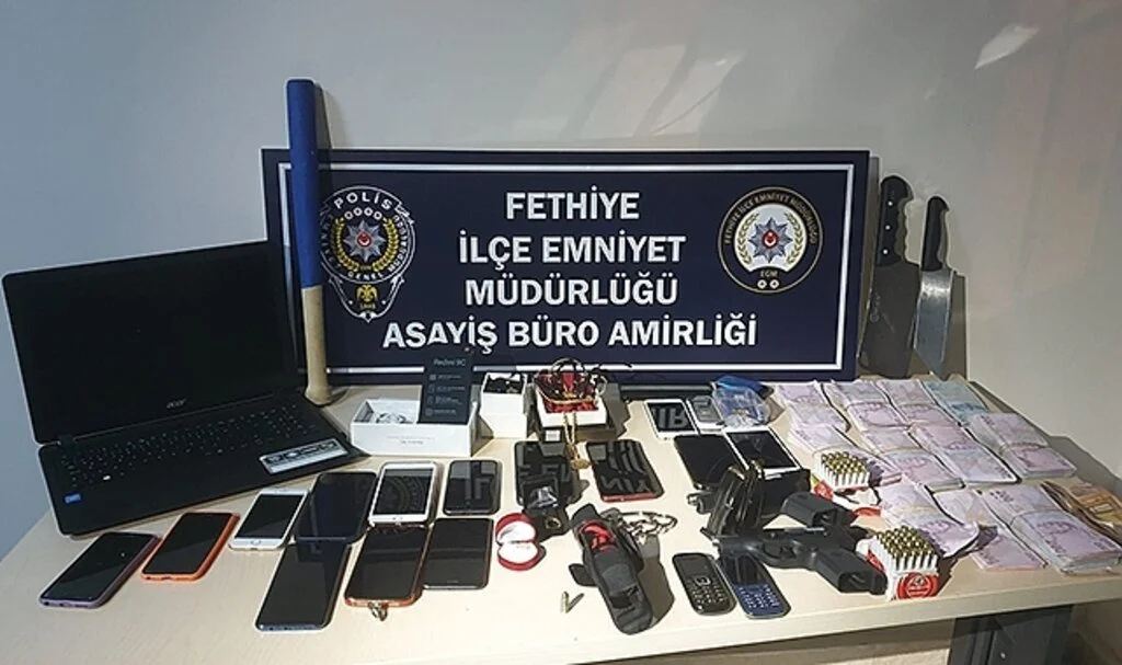 Fuhuş pazarlığı üzerinden dolandırıcılık ve hırsızlık yapan 5 şüpheli yakalandı