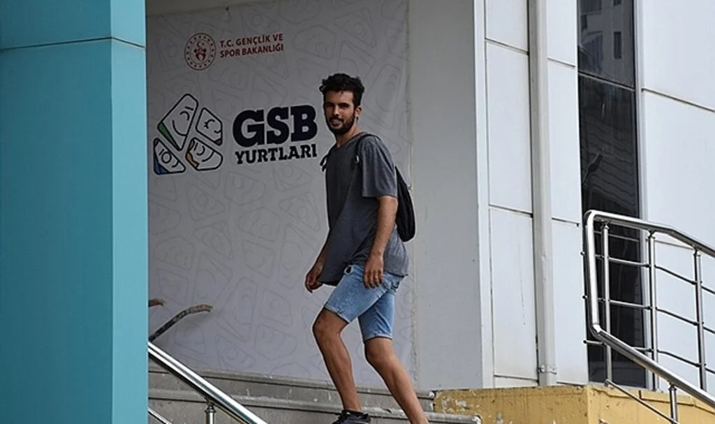 Gençlerin yurtlarda ücretsiz konaklamasını sağlayan Seyahatsever projesi 5 Eylül'e kadar uzatıldı