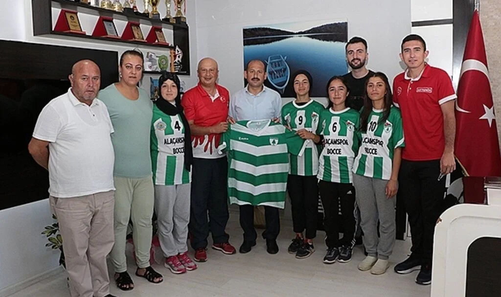 Gençlik ve Spor İl Müdürü Feyzullah Dereci milli sporcuları ağırladı 