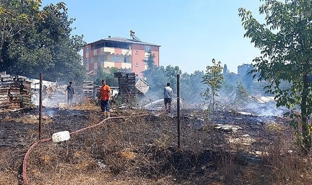 Gönüllü itfaiyecilerin erken müdahalesi yangının büyümesini engelledi