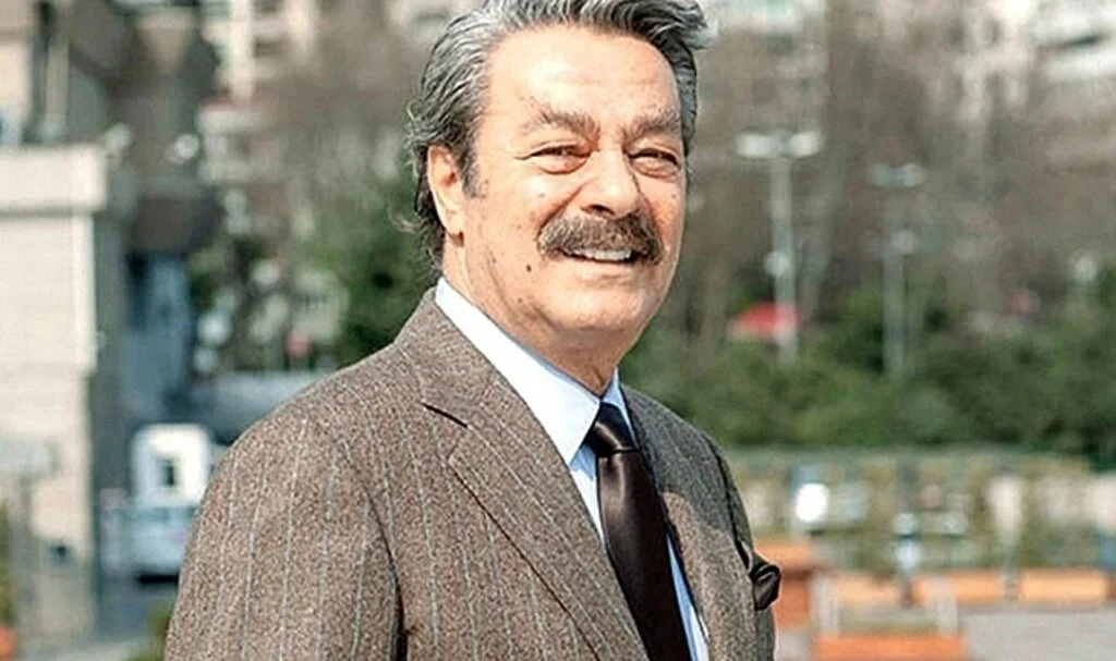 Günlerce hastanede tedavi gören Kadir İnanır, zayıflığıyla dikkat çekti