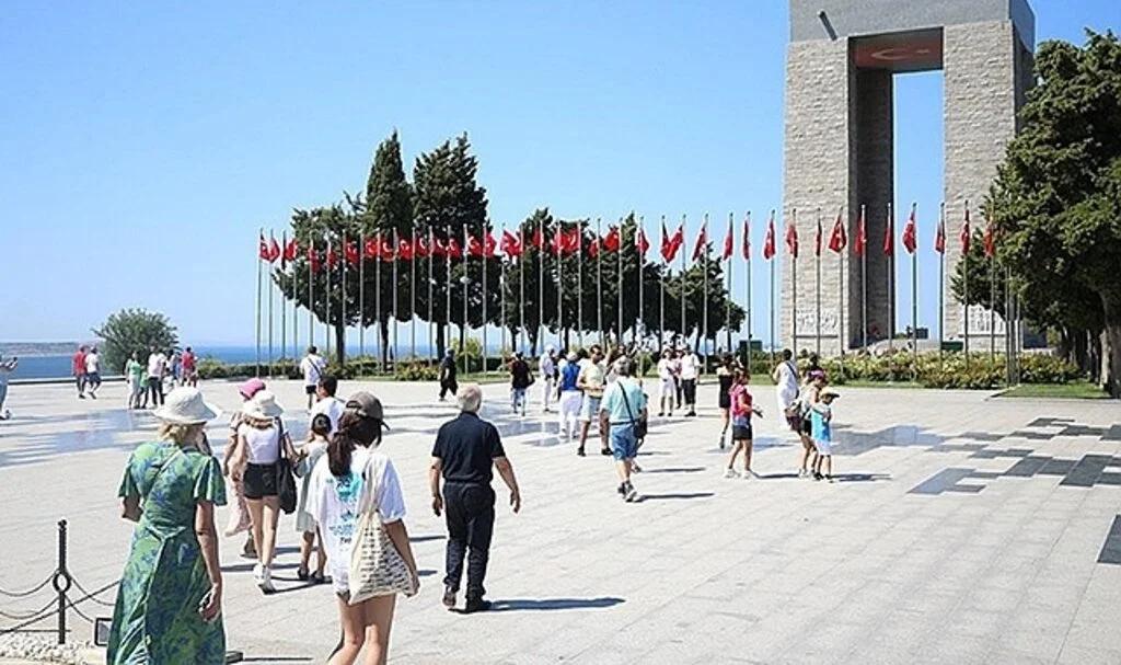 Gurbetçiler ve tatilciler rotalarında en özel yeri Çanakkale kahramanlarına ayırıyor