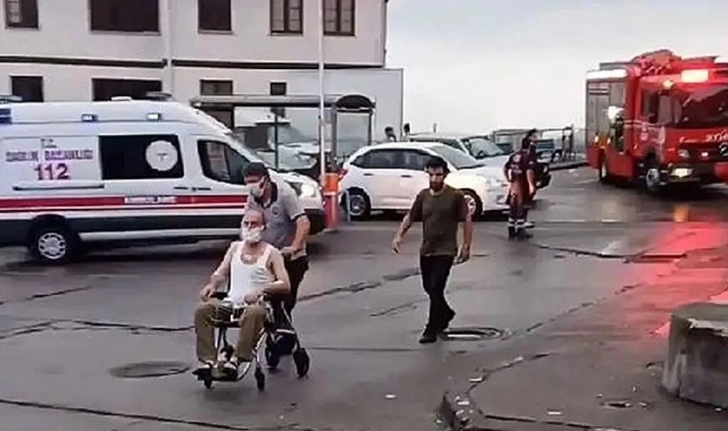 Hastanede korkutan yangın! Hastalar tahliye edildi
