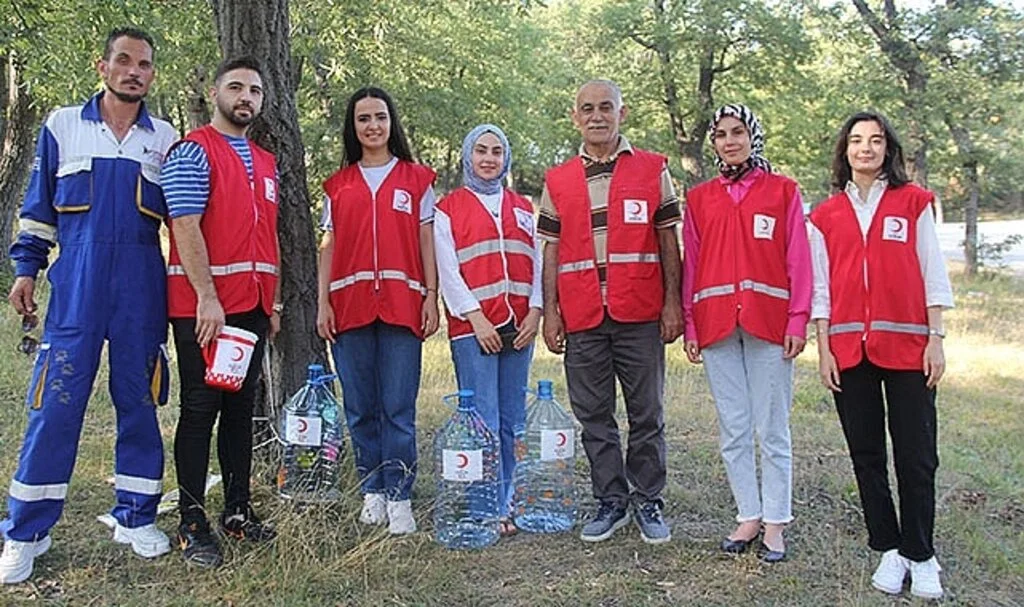 Havza'da Kızılay'dan sokak hayvanlarına mama desteği