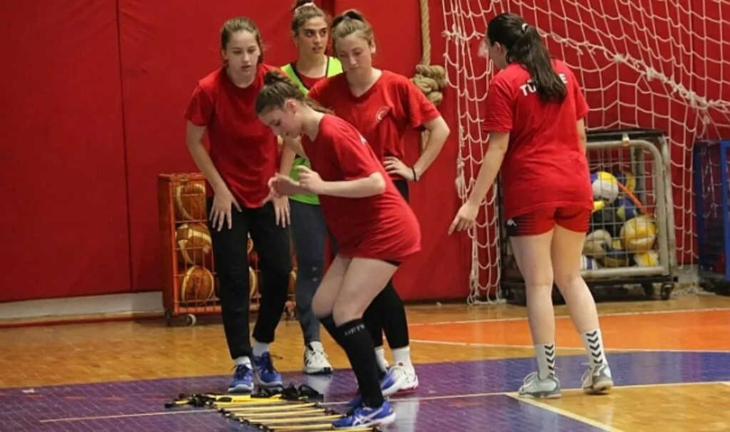 Hentbolun Perileri lige hazırlanıyor 