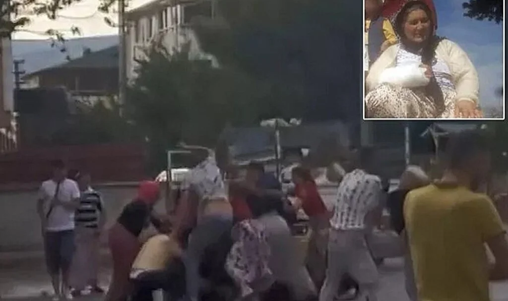 Her şey bir çeyrek altın yüzünden başladı! Kavga bitmiyor: 3. kez birbirlerine girdiler