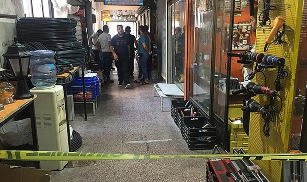 Hırdavatçıya silahlı saldırı: 1 ölü, 1 yaralı