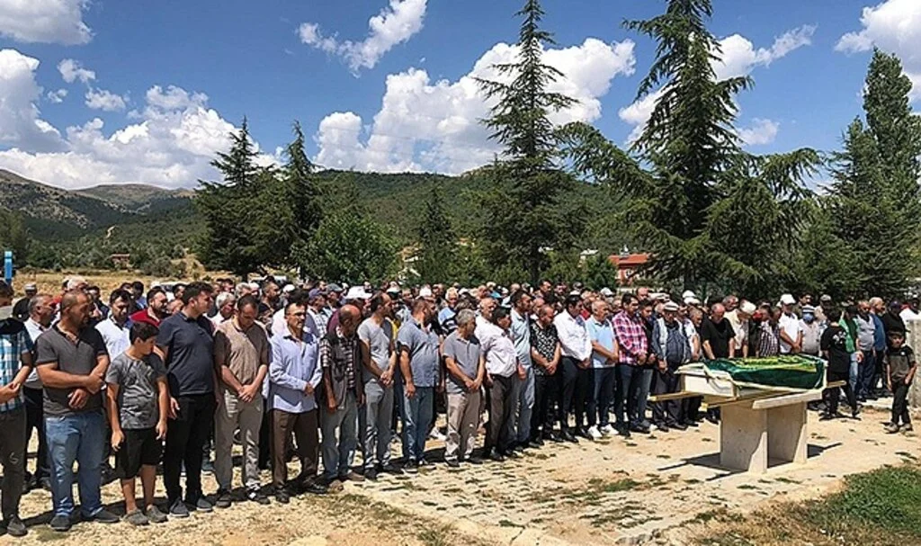  Hüyük, 10 yaşındaki Muammer'e ağlıyor