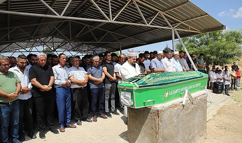  İHA  muhabiri Umut Yakup Tanrıöver gözyaşlarıyla uğurlandı