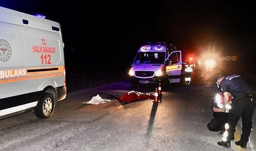 İki araç kafa kafaya çarpıştı: 1 ölü, 4 yaralı
