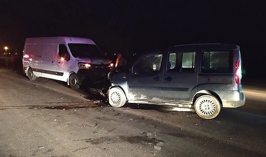 İki aracın kafa kafaya çarpıştığı kazada 1 kişi yaralandı