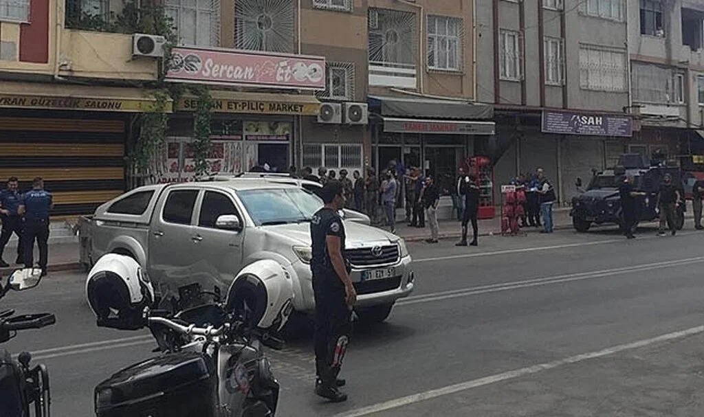 İki kayınbiraderini vurup birinin eşini rehin aldı