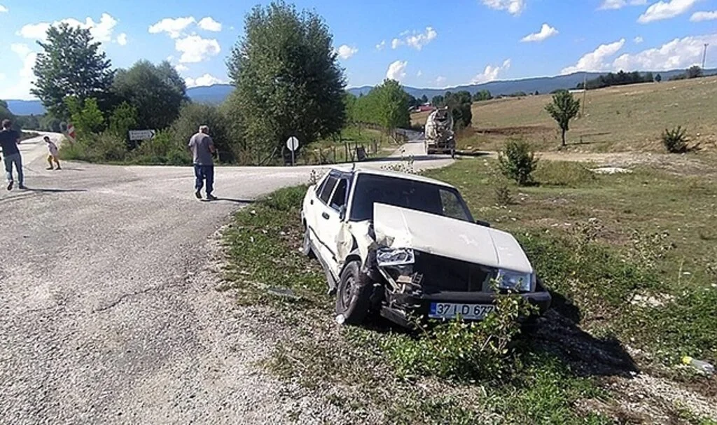 İki otomobil çarpıştı: 5 yaralı