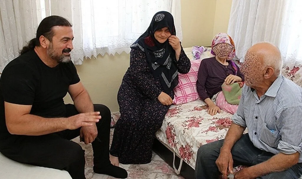 İlkadım Belediyesi Meclis Üyesi Adem Yıldırım ihtiyaç sahibi aileye yardım elini uzattı