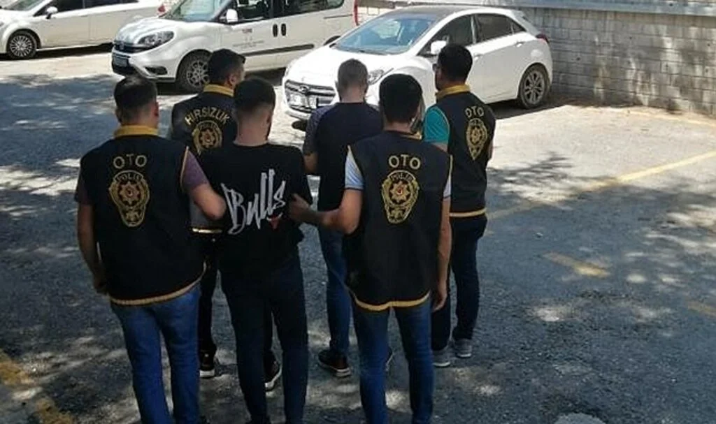 İnşaatta malzeme çalan 4 zanlı tutuklandı