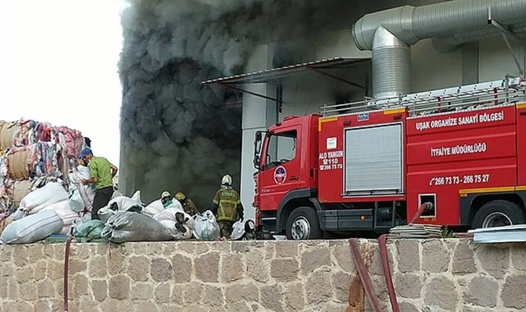 İplik fabrikası yangın sonrası kullanılmaz hale geldi