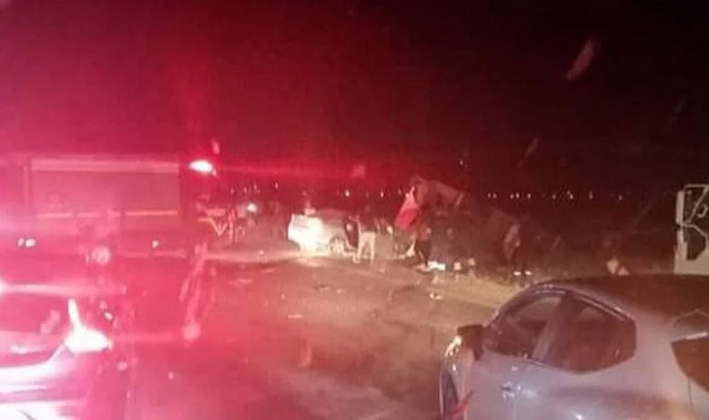 İşçi servisi ile otomobil çarpıştı: 17 yaralı