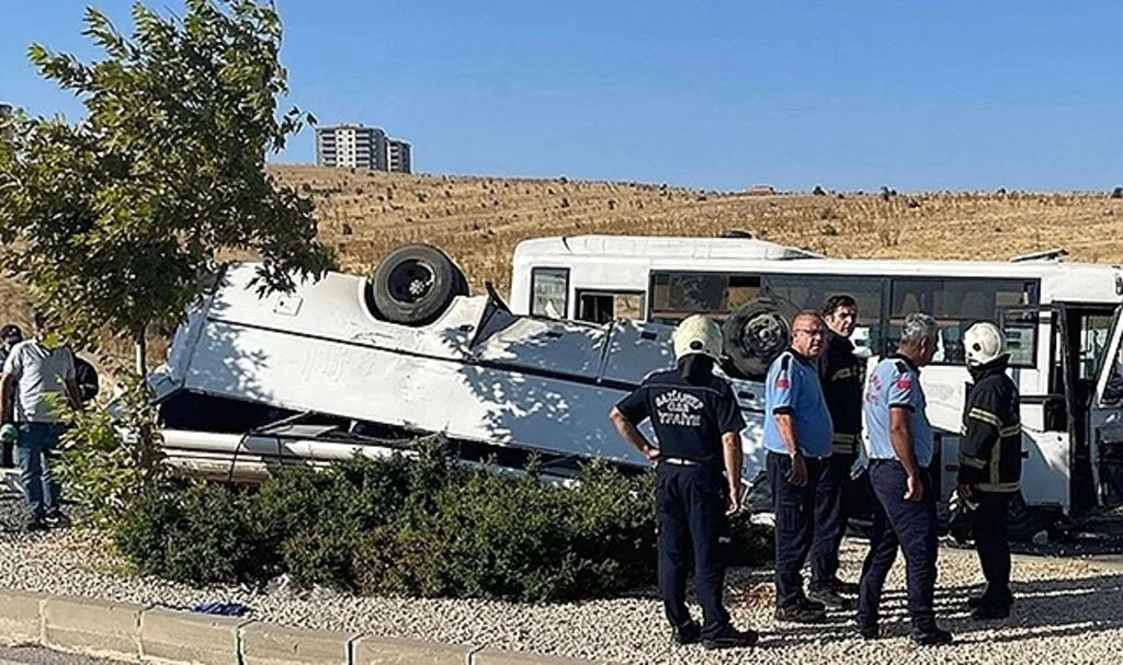 İşçi servisleri çarpıştı! Çok sayıda yaralı var