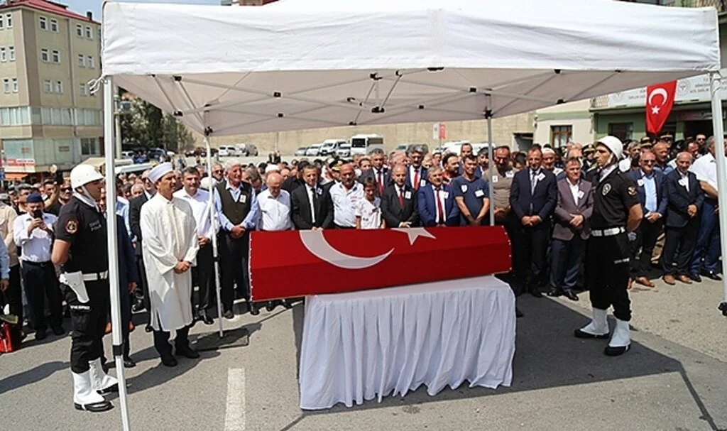  İstanbul'da şehit olan bekçi Oltan Koca memleketi Gümüşhane'de son yolculuğuna uğurlandı