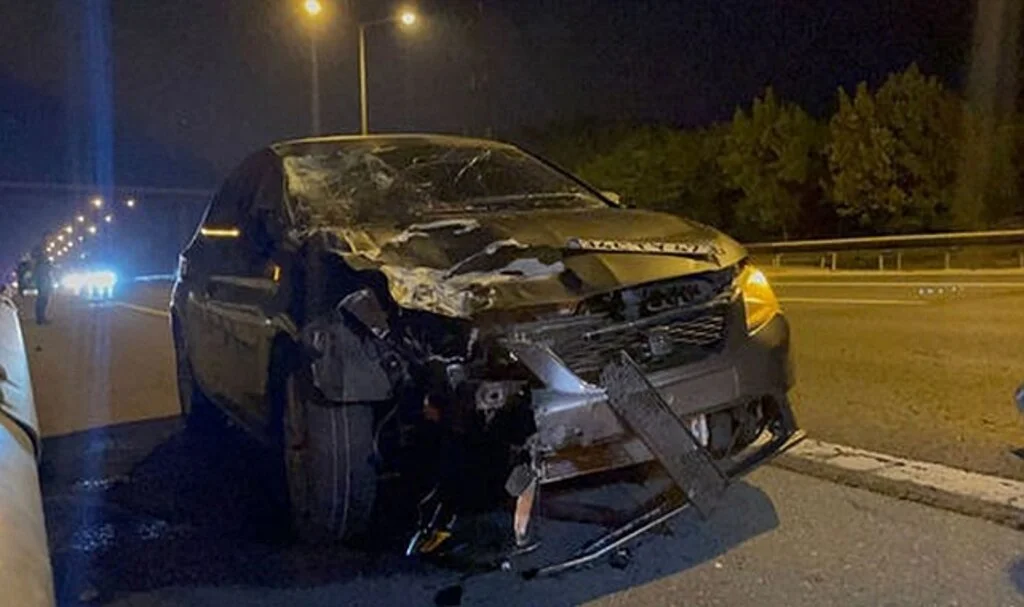 İstanbul TEM Otoyolu'nda otomobil motosiklete çarptı: 2 ölü