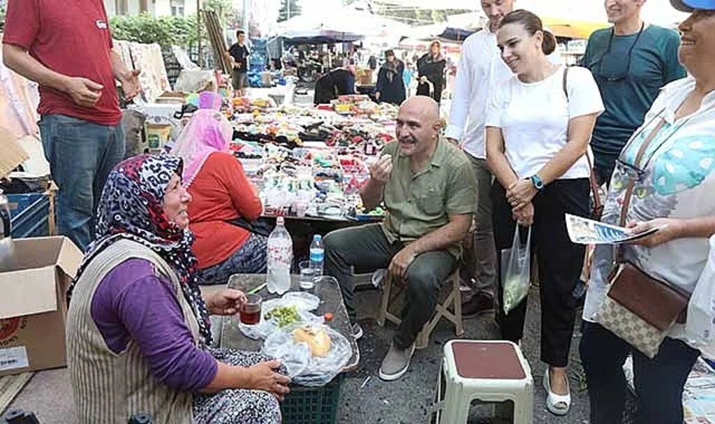 İYİ Parti Grup Başkanvekili Erhan Usta Pazarda yüzler  gülmüyor 