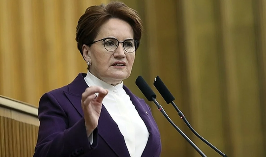 İYİ Parti Lideri Akşener'in Tozkoparan Mahallesi ziyareti Sonrası Mahalle polis ekipleri ve TOMA'larla ablukaya alındı