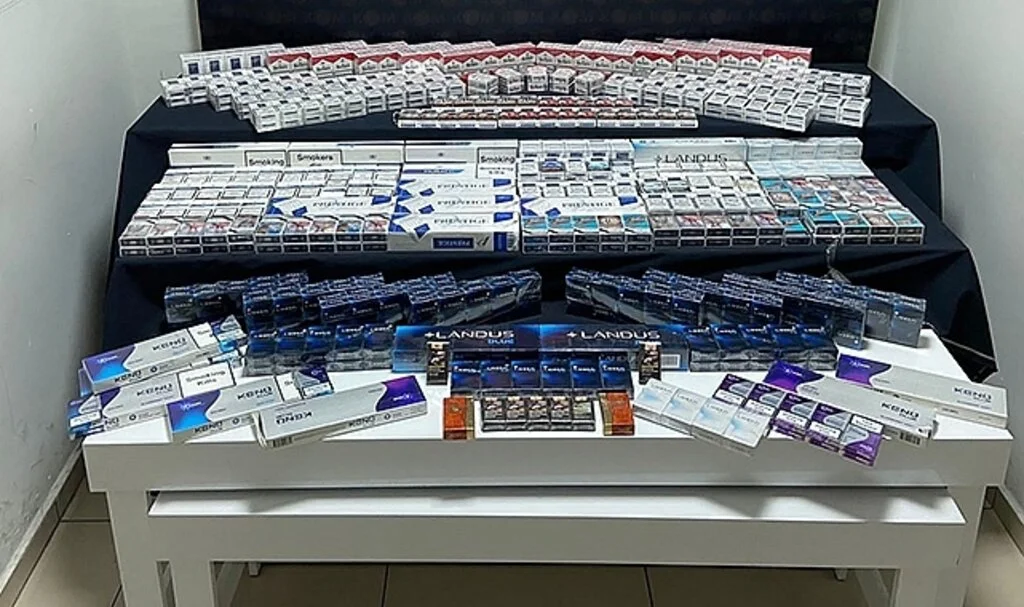 Kaçak tütün mamulü satıcıları suçüstü yakalandı