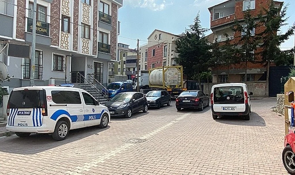 Kan donduran cinayet: Kayınpederini bıçakla öldürdü, eşini çekiçle vurarak ağır yaraladı