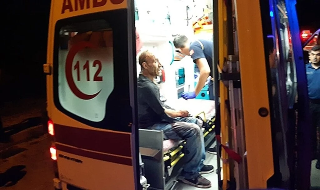 Kanlar içinde girdiği aparmandaki dairelerin zillerine basıp 'beni kurtarın' diye bağırdı