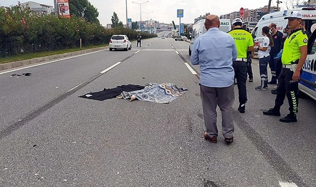Karşıdan karşıya geçmek isteyen adam aracın altında kalarak hayatını kaybetti