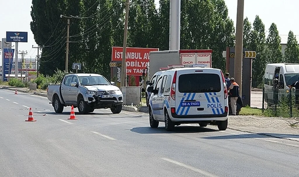 Karşıya geçerken pikabın çarptığı şahıs hayatını kaybetti