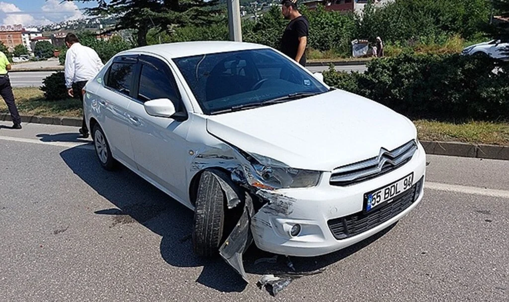 Kaza geçiren anne, kıyafeti tutuşarak yanan oğlunun yanına koştu