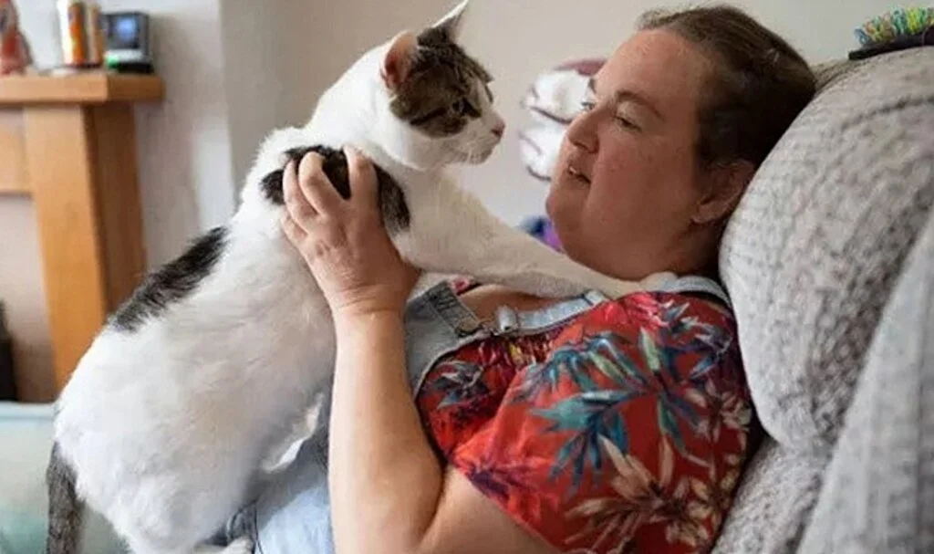 Kedi sahibinin hayatını kurtardı
