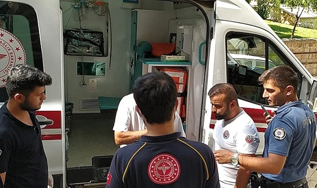 Kendisine çarpan sürücünün saldırısına uğradı