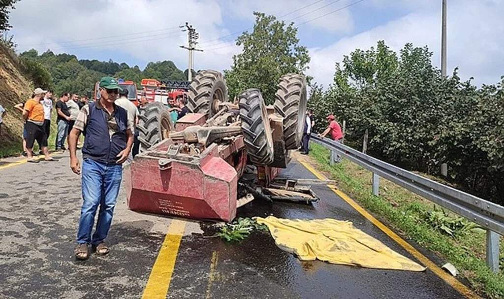 Kepçe takla attı, sürücüyü itfaiye kurtardı