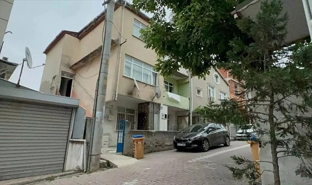 Kiraya zam isteyen ev sahibinin iki oğlunu pompalı tüfekle vurdu