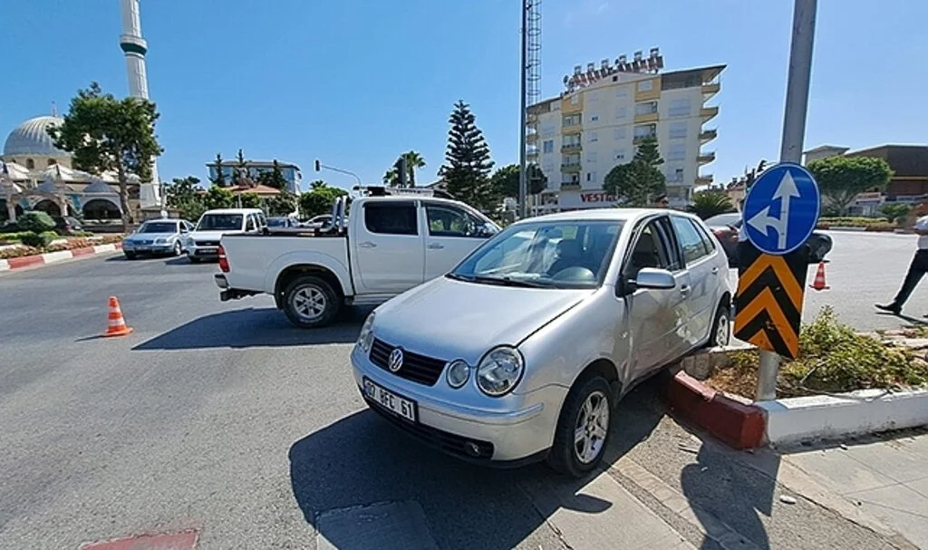 Kırmızı ışık ihlali kaza yaptırdı: 1 yaralı