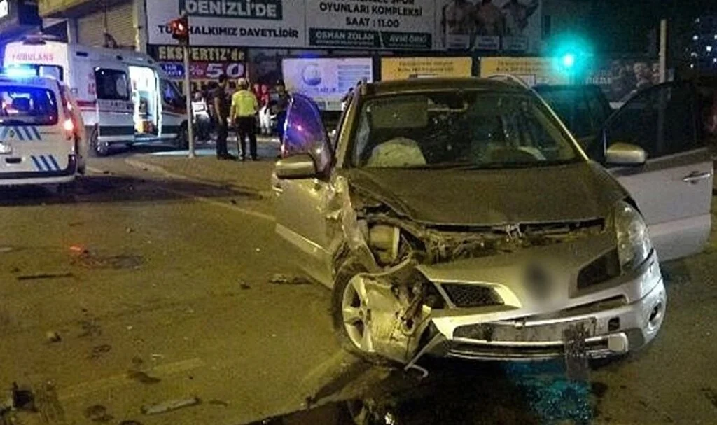 Kırmızı ışıkta geçen alkollü sürücünün dehşet saçtığı kazada ölü sayısı 2’ye yükseldi