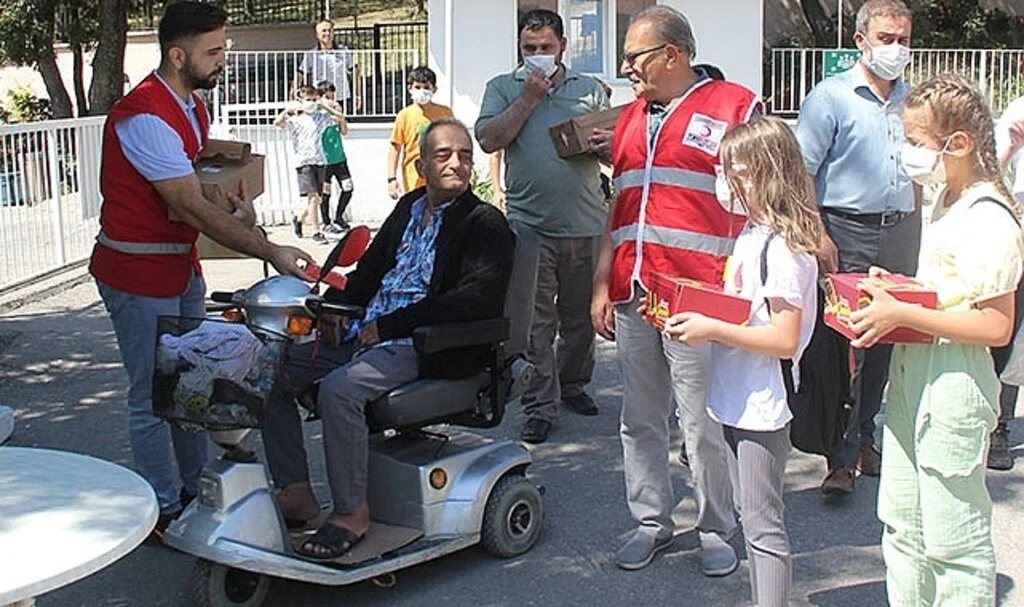 Kızılay yaşlıları  unutmadı 