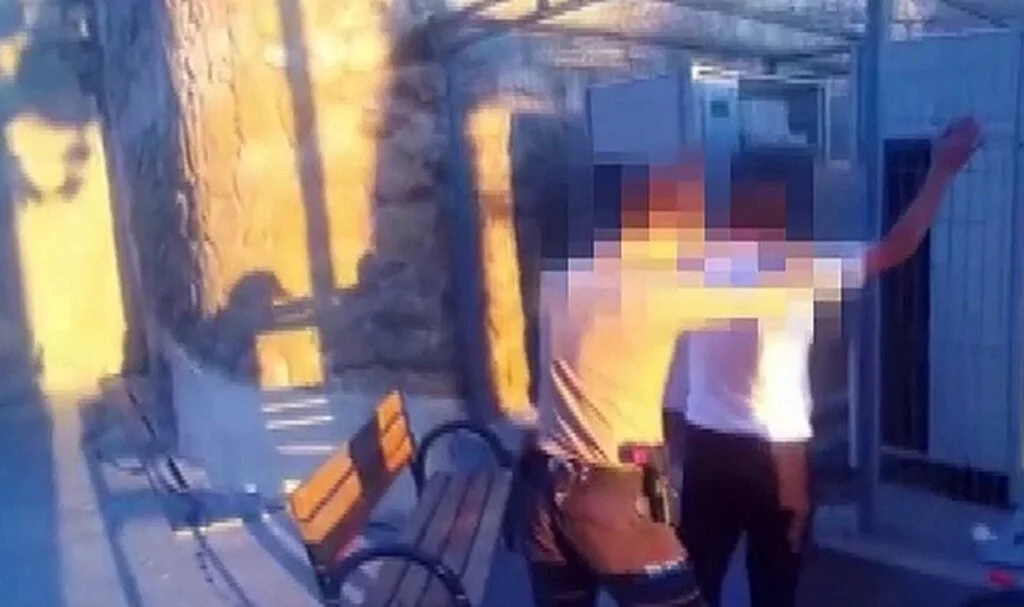 Klima hırsızı caminin gaz tankını sökerken bekçilere yakalandı