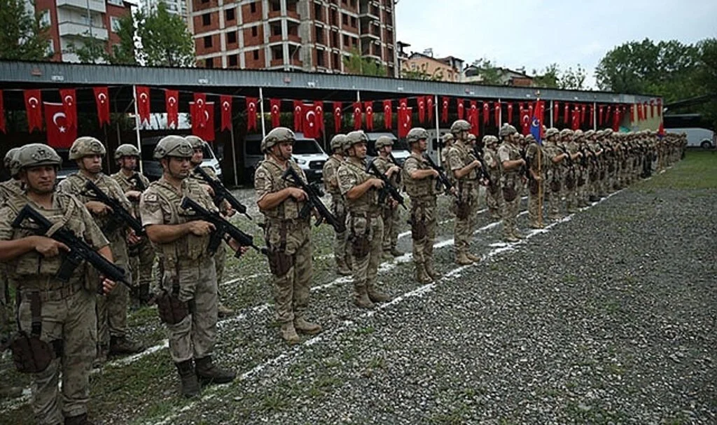Komandolar Türk bayrakları ve dualarla  Suriye'ye uğurlandı