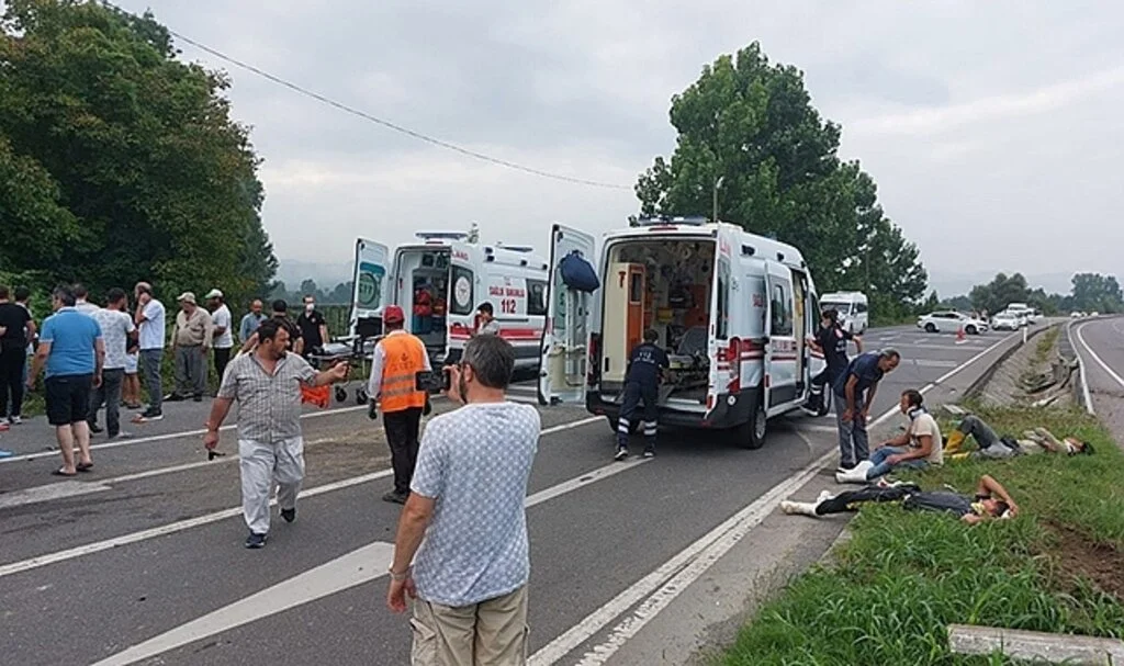 Kontrolden çıkan işçi minibüsü devrildi: 5 yaralı