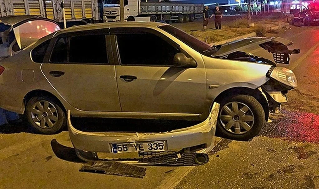 Köpeğe çarpmamak için manevra yapan otomobil tır parkına daldı: 1 yaralı