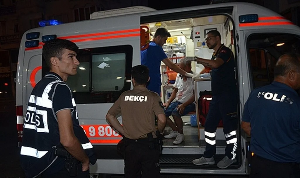 Küfür yüzünden çıkan kavgada birbirlerini yaraladılar