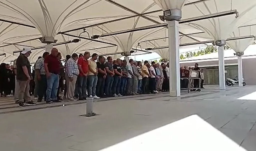 Maganda kurşununa kurban giden minik Emirhan son yolculuğuna uğurlandı