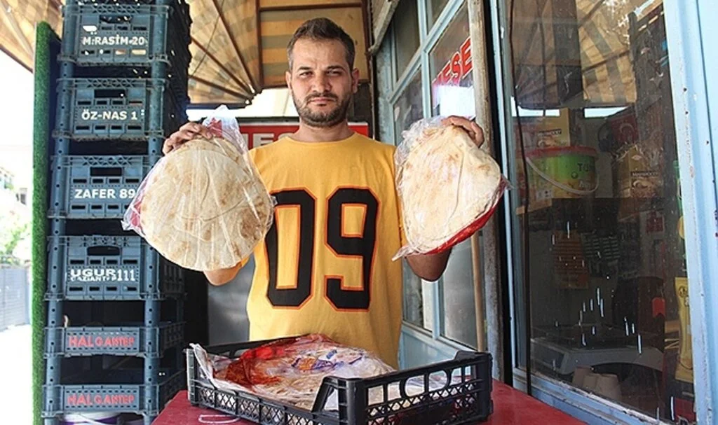 Marketten kasa kasa ekmek çalındı