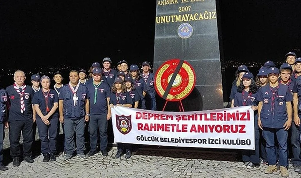 Marmara Depremi'nde hayatını kaybedenler törenlerle anıldı